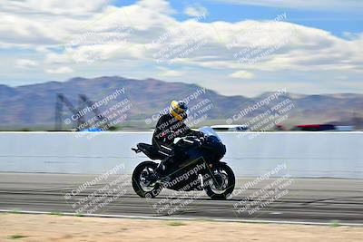 media/Mar-25-2024-Moto Forza (Mon) [[8d4319bd68]]/4-Novice Group/Session 4 Front Straight Speed Pans/